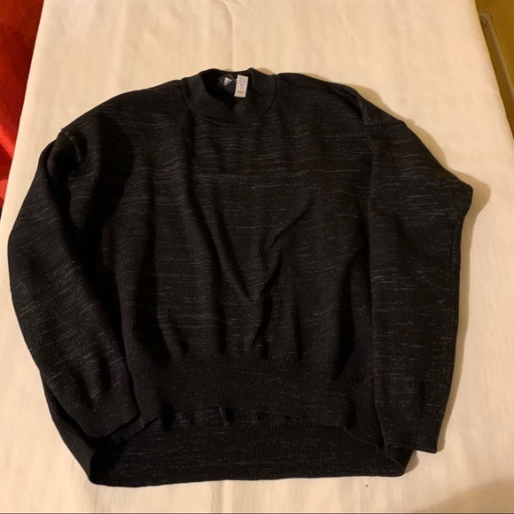 Adidas cropped sweater. Size: large - Picture 2 of 5